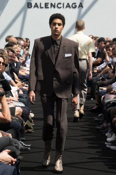 Look 11